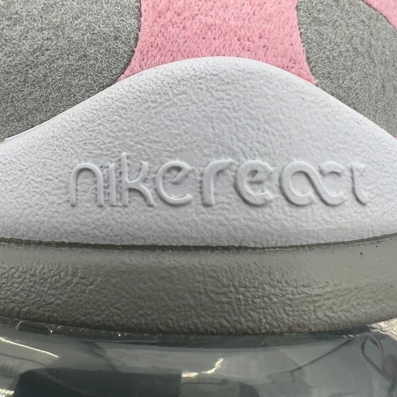 Nike Air Max 270 React GS White Pink Sneakers Size 6 Youth - Picture 4 of 7